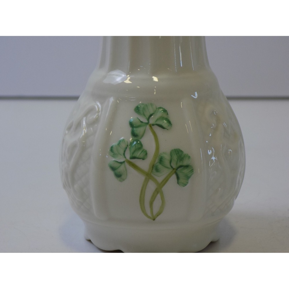 BELLEEK IRELAND Vintage 5" porcelain figurine SHAMROCK FLOWER BUD VASE Nadine - Picture 12 of 16